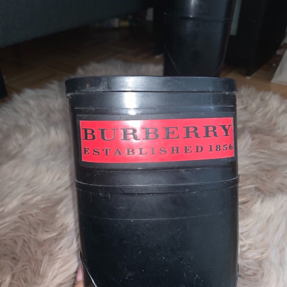 Authentic Burberry Red Logo Rain Boot - Picture 2 of 5